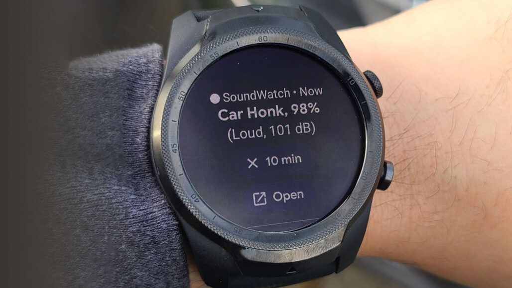 A smartwatch app alerts users with hearing loss to nearby sounds