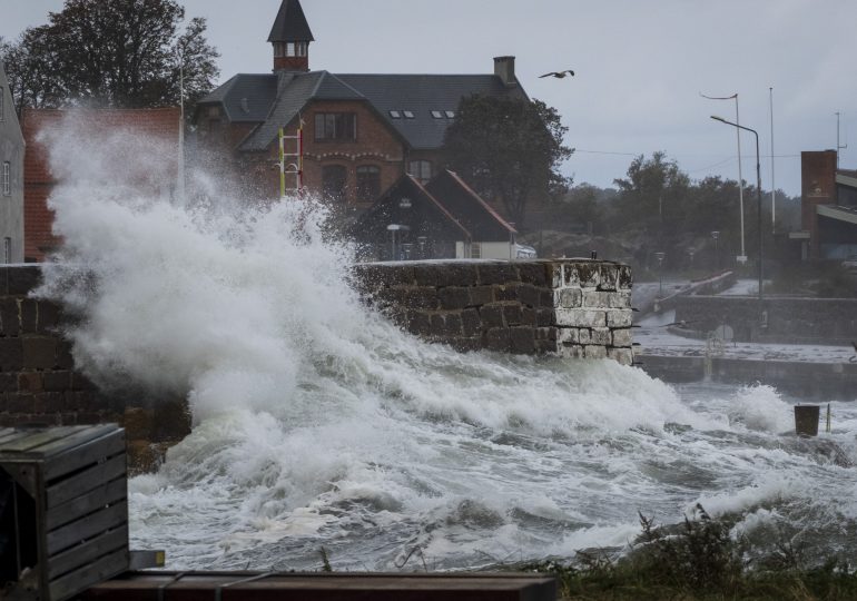 Powerful Storm Hits Northern Europe, Killing at Least 4 People