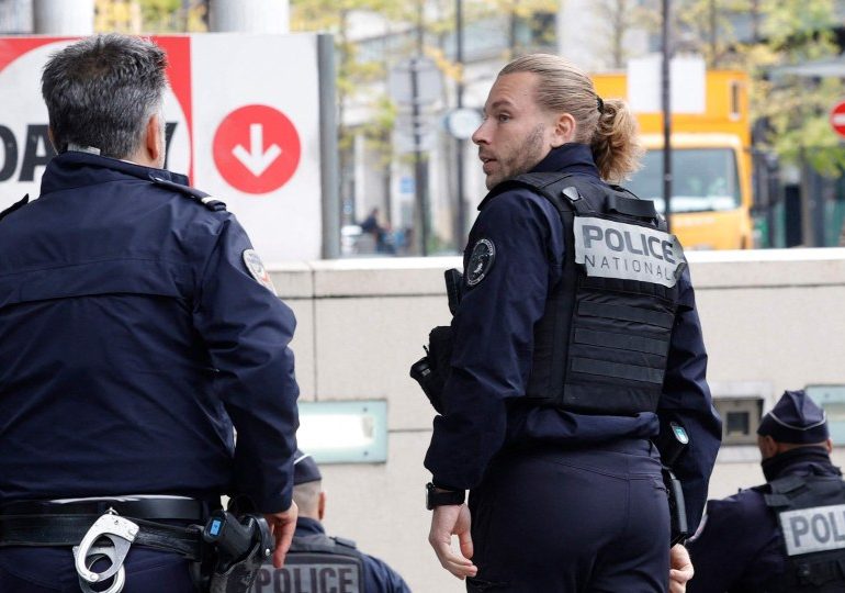 French cops shoot unarmed woman ‘threatening to blow herself up’ at Paris metro station