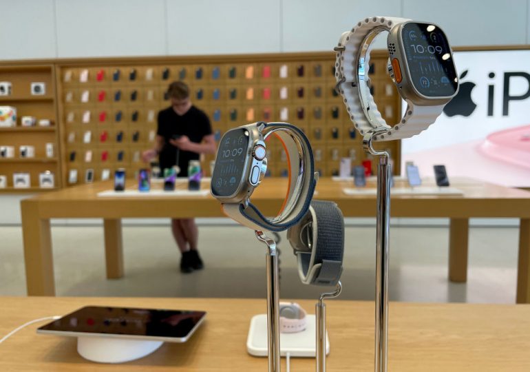 Apple Scrambles to Tweak Its Watches in Face of Looming U.S. Ban