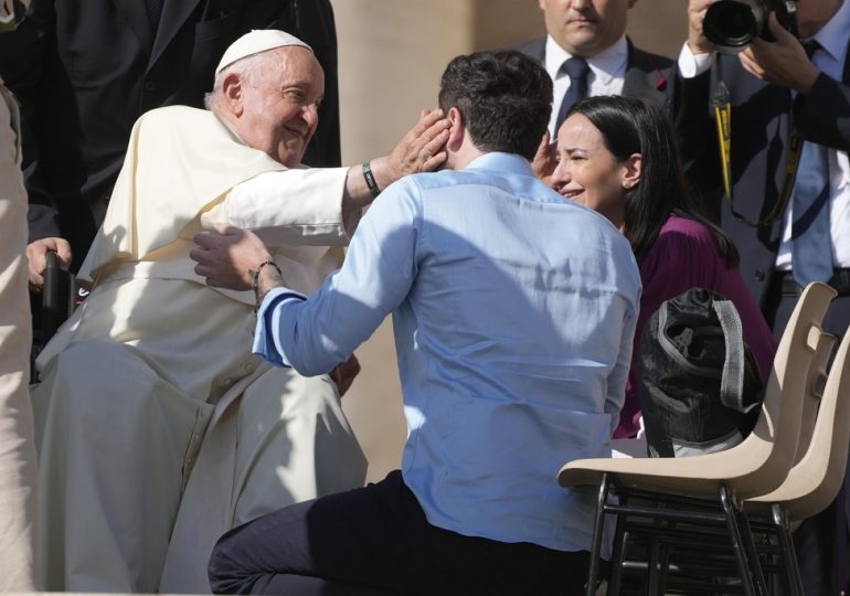 Pope Approves Blessings for Same-Sex Couples
