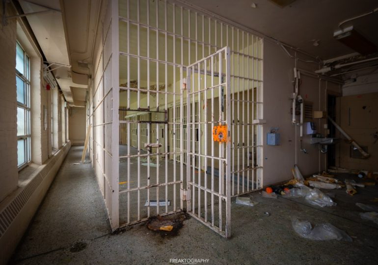 I filmed as I combed a creepy abandoned JAIL – it was strewn with bones of hanged inmates & has a ‘horror movie’ tunnel