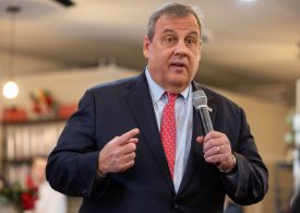 Chris Christie Suspends Presidential Campaign Days Before Iowa Caucus