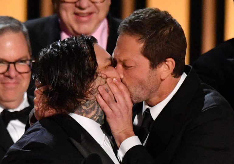 The Bear Co-Stars Share Chefs’ Kiss at Emmys