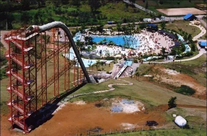 World’s tallest & fastest waterslide has thrillseekers plummet 10 storeys at 62mph…but ride claimed record after tragedy