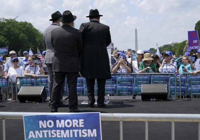 Fears Among U.S. Jews Over Safety and Antisemitism Surge, Survey Finds