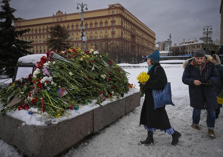 ‘Over 400 Detained In Russia’ as Country Mourns Death of Putin Critic Alexei Navalny