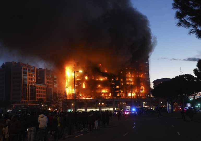 4 People Confirmed Dead, 14 Missing After Apartment Block Fire in Valencia, Spain