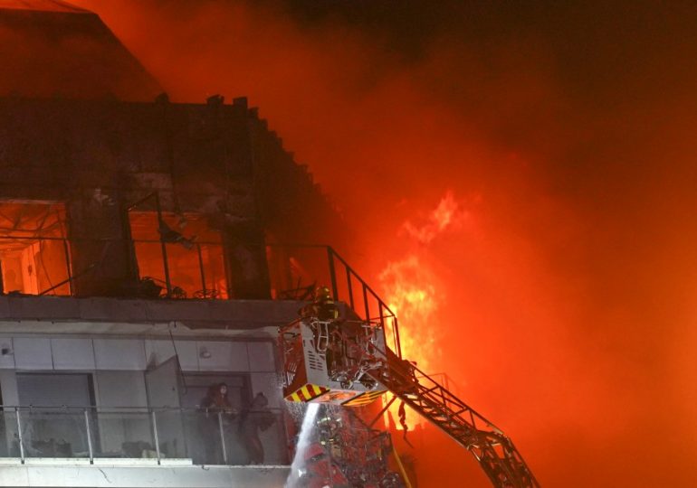 Valencia fire: Horrifying moment 14-storey block is engulfed in flames as neighbours are left ‘trapped’ on balcony