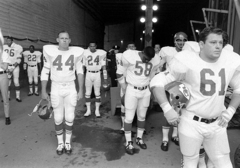 Soda and Cigarettes: Behind-the-Scenes Photos of the Kansas City Chiefs in Super Bowl I