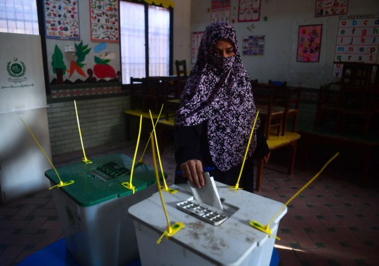 Pakistan Suspends Mobile Phone Services on Election Day Already Marred by Violence