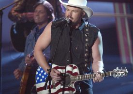 The Story Behind Toby Keith’s Controversial 9/11 Anthem “Courtesy of the Red, White and Blue”
