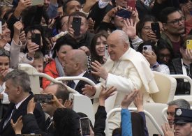 Pope Overcomes Health Concerns to Preside Over Easter Sunday Mass in St. Peter’s Square