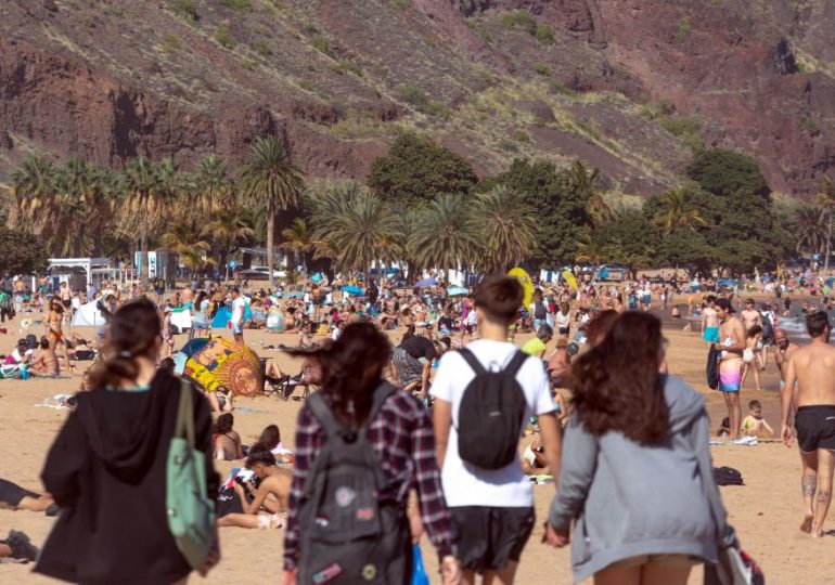 ‘Low-quality’ Brit tourists who ‘drink cheap beer, lay in the sun and eat burgers & chips’ in Tenerife told to ‘go home’