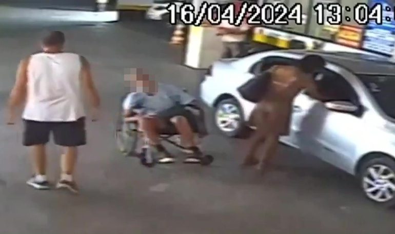 Bizarre new vid shows moment ‘scammer’ hauls her DEAD uncle from taxi before wheeling him into bank to take out loan