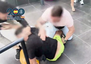 Watch shocking moment Brit alleged ‘drugs baron’ is tackled by cops in Benidorm