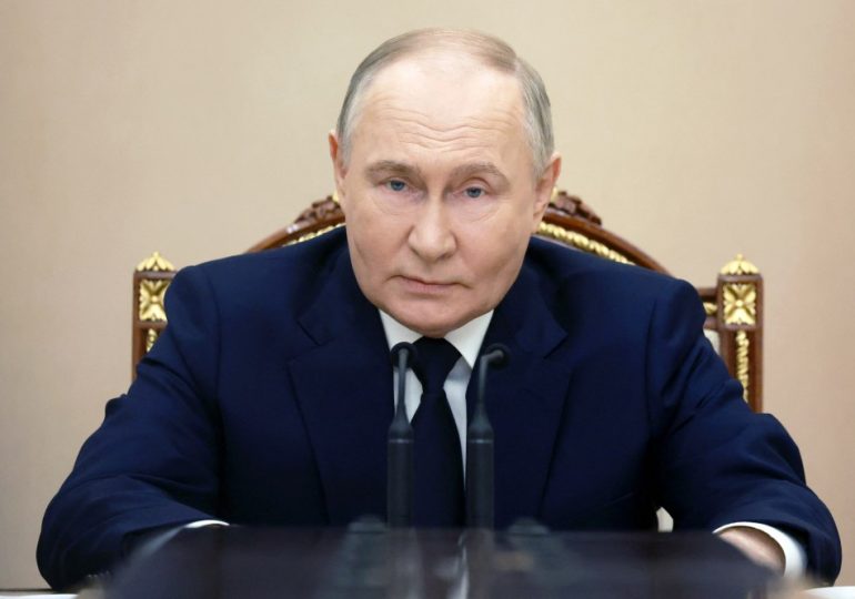 Putin is expanding sea border in push to seize ‘nuclear launch pad’ island in ‘first step toward WW3’, ex-Generals warn