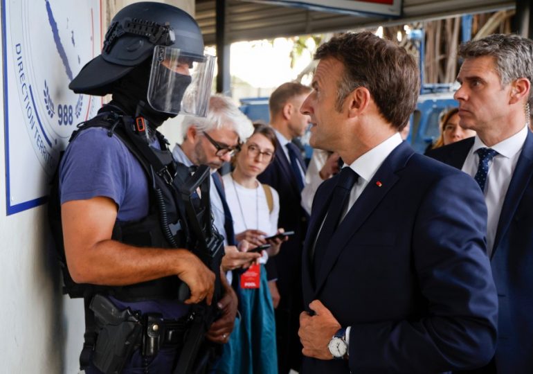 Macron meets riot cops & pledges military crackdown on paradise-turned-hellhole island New Caledonia after deadly riots