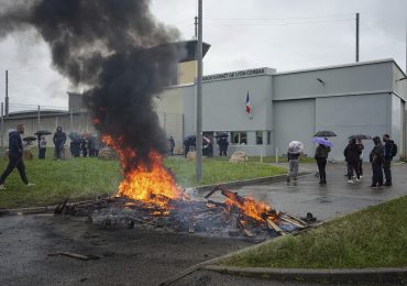 Massive Manhunt in France for Prison-Break Gang That Gunned Down Officers
