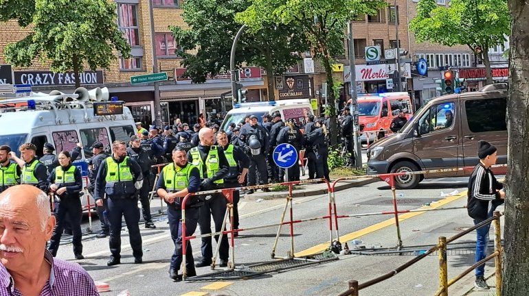 German cops ‘shoot man wielding axe’ near Hamburg fan zone after suspect ‘attacks officers’
