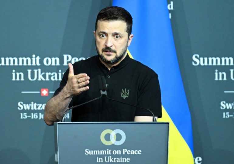 Ukraine will hold peace talks with Russia within hours if its troops pulls out of the country, Zelensky says