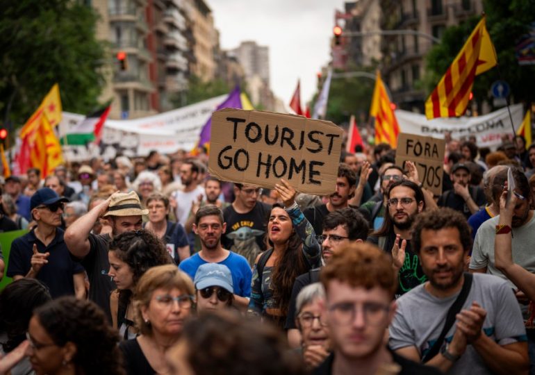 Holiday warning for Brits as mayor of Spanish hotspot to BAN short-term rentals after wave of anti-tourism protests