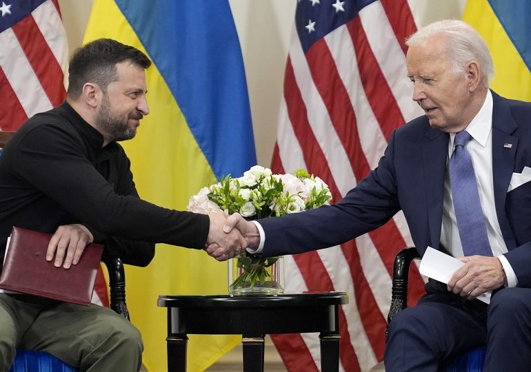 Biden Apologizes to Zelensky For Congressional Holdup to Weapons That Let Russia Gain