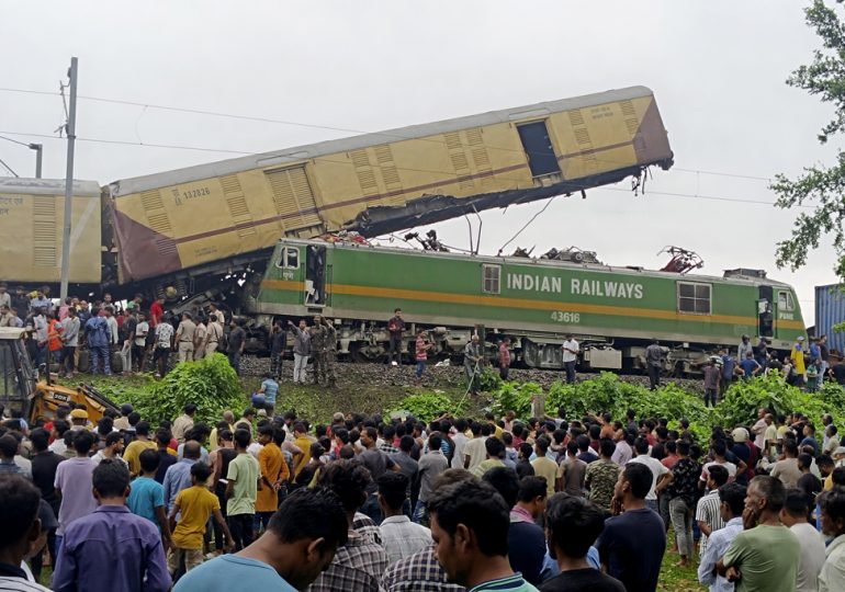 At Least Eight Dead After Trains Collided in Eastern India Near Darjeeling Tourist Spot