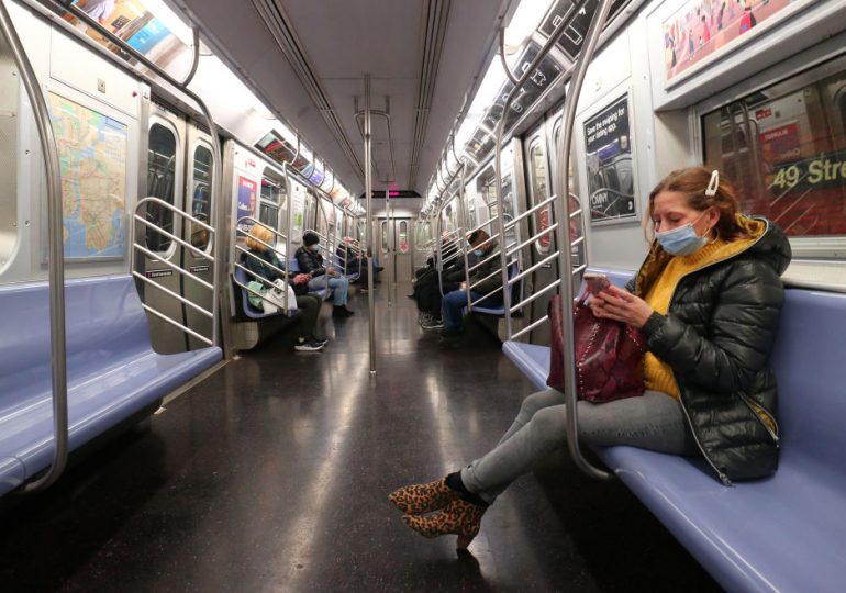 New York Governor Considers Banning Face Masks on Subways