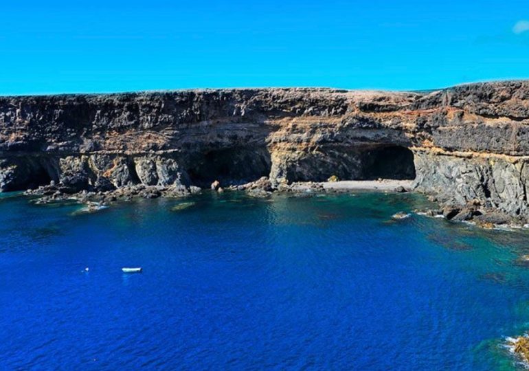 Tragedy as Brit woman, 32, dies after being swept into water by a wave in Canary Islands tourist hotspot