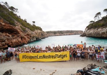 Anti-tourism protesters STORM Instagram famous Majorca beach as Spanish cops are forced to turn holidaymakers away