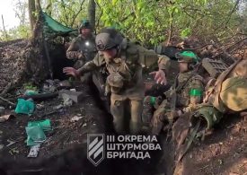 Russian soldiers seen surrendering when their trenches were overrun in Ukraine