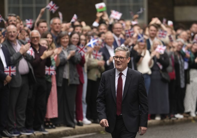 New U.K. Prime Minister Keir Starmer Assembles Cabinet for Key First Meeting