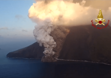 Watch the dramatic moment Italian volcano ERUPTS spewing plumes of molten lava into the sky