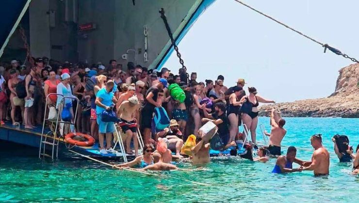 Shock moment tourists at Brit hols hotspot are told to get off ferry into the SEA & wade through water with luggage