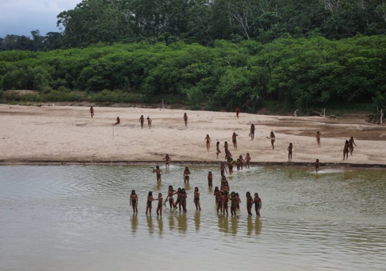 Rare new vid shows ‘uncontacted’ tribe living deep inside rainforest in Peru brandish spears on riverbank