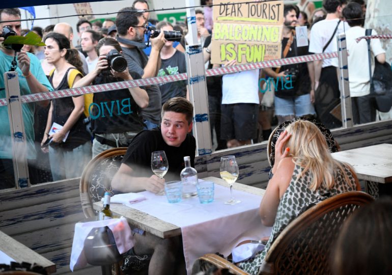 Why Protesters Are Squirting Water at Tourists in Barcelona