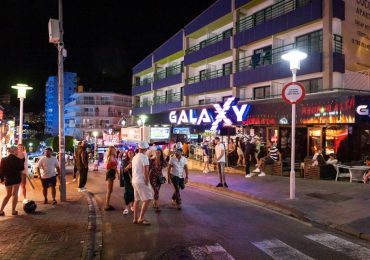 Magaluf cops hunt Brit who knocked out 20-year-old tourist in horror street brawl between two groups of UK holidaymakers