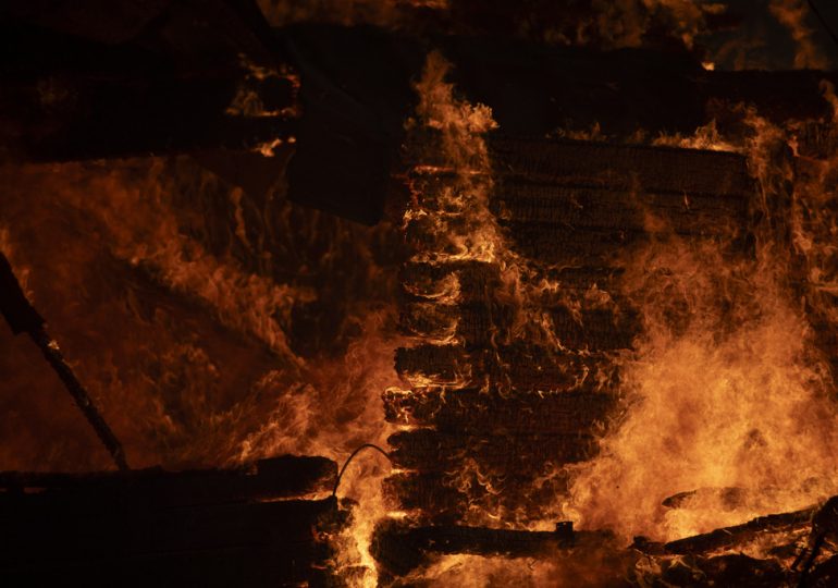 Hundreds of Firefighters Tackle a Major Wildfire Raging Out of Control on Fringes of Greek Capital 