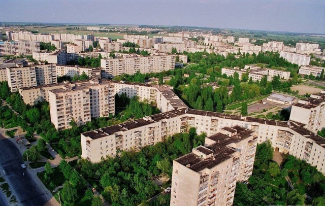 World’s LONGEST apartment block has 15,000 windows, 170 front doors & locals need a bus to get from one end to the other