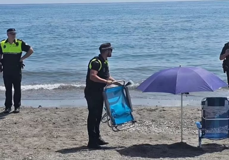 Moment Spanish cops confiscate sunbeds & umbrellas left by beach-hogger tourists – with £210 CHARGE to get items back