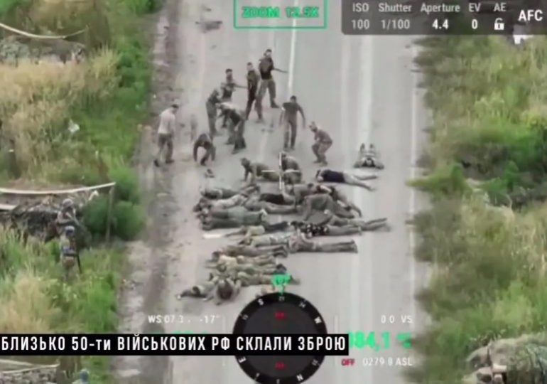 Desperate Putin rushing tanks & troops to Kursk to stop Ukraine invasion as vids show columns of Russians trying to flee