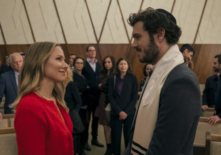 Kristen Bell and Adam Brody’s Chemistry Saves the Faintly Absurd Interfaith Rom-Com Nobody Wants This