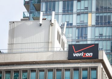 Thousands Report Verizon Power Outages Across the U.S.