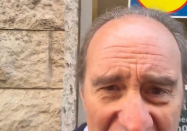 Watch bizarre moment raging billonaire turns up for a FIGHT in Lidl car park challenging online troll to ‘one-on-one’