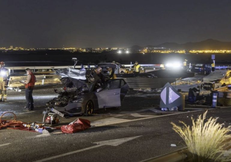 Manhunt for ‘drug smuggler’ whose speedboat decapitated two Brits in pile-up crash after coming off trailer at 75mph