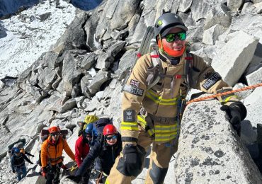 Brit fireman aims high as he prepares to tackle Mount Everest in full fire gear