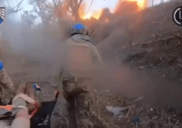 ‘Hearts of gold, balls of titanium’: Watch fearless Ukrainian special forces evacuate wounded comrade under shell fire