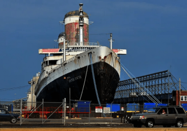 Abandoned cruise ship set to be SUNK in ambitious plan – but officials fear it could smash into bridge on epic journey