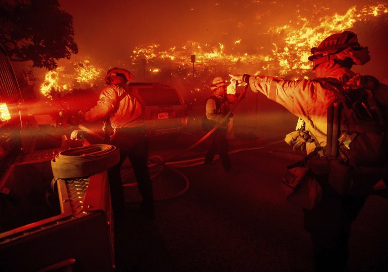 Malibu Wildfire Expands, Thousands Evacuated as Weather Improves